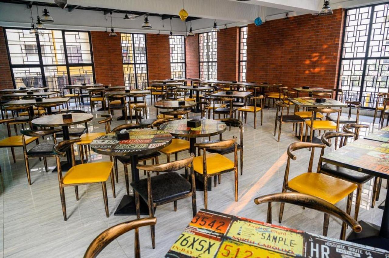 Couch & Cheese Homestel The Most Luxurious Hostel For Working Professionals & Students Pune Exteriör bild