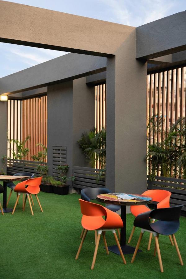 Couch & Cheese Homestel The Most Luxurious Hostel For Working Professionals & Students Pune Exteriör bild