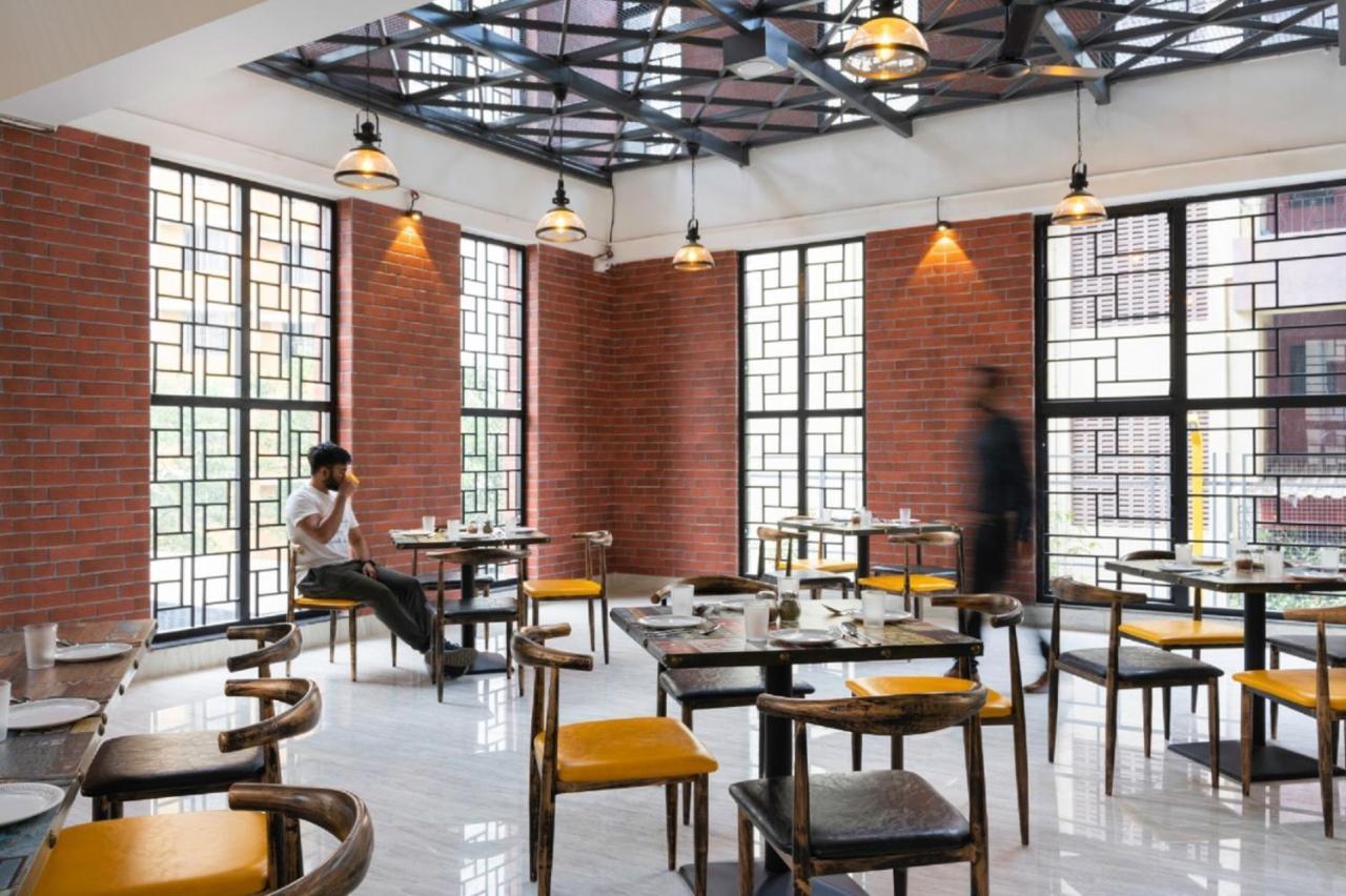 Couch & Cheese Homestel The Most Luxurious Hostel For Working Professionals & Students Pune Exteriör bild